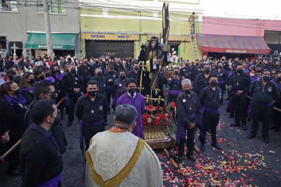 Se espera la participación de entre 100 y 120 mil personas en la procesión de Viernes Santo