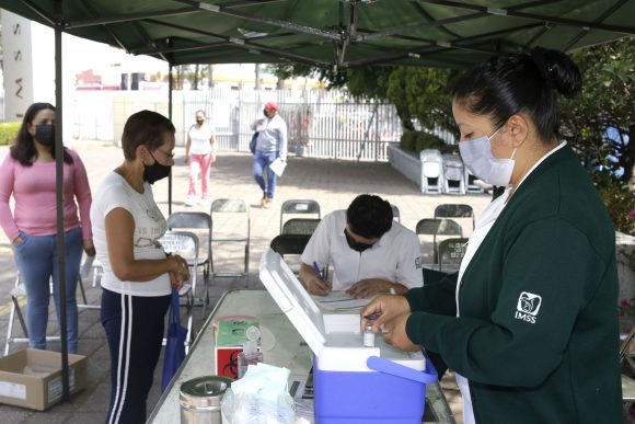 Instala IMSS módulos permanentes de vacunación contra Covid-19