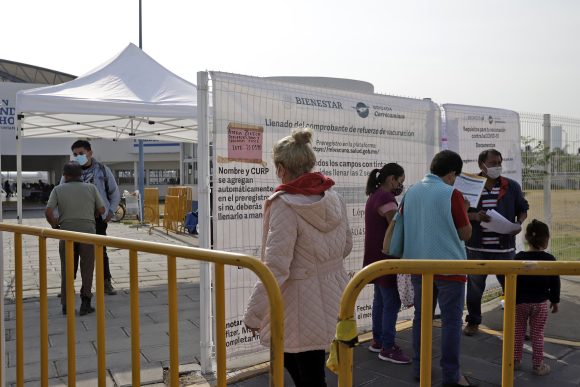 Pide Salud a rezagados completar esquema de vacunación contra COVID-19