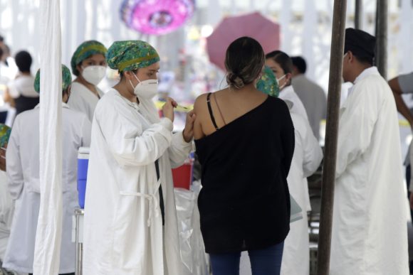 Realizará Salud vacunación masiva permanente en 443 unidades del estado