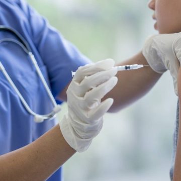 Convoca Salud a jóvenes de 12-14 años de 61 municipios de la Mixteca a vacunarse contra COVID-19