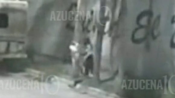 Muestran videos de Debanhi Escobar al salir de fiesta: jóvenes la rodean