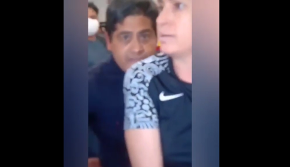 A golpes terminan en un OXXO de Atlixco por exigir uso del cubrebocas