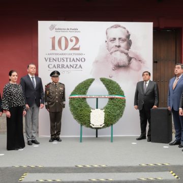 Preside Miguel Barbosa ceremonia al 102 aniversario luctuoso de Venustiano Carranza