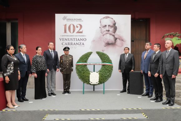 Preside Miguel Barbosa ceremonia al 102 aniversario luctuoso de Venustiano Carranza
