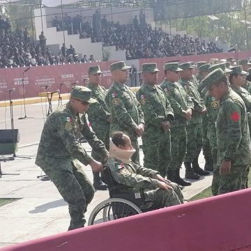 Golpe de calor provocó desmayo de 15 soldados y civiles en el desfile 5 de Mayo