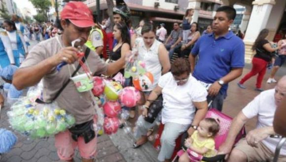 Habrá permiso para ambulantes en el desfile del 5 de mayo; consideran 400