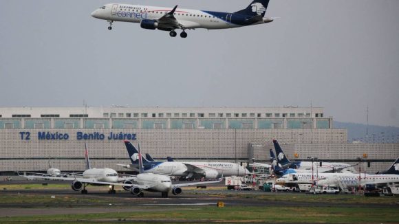 Cancelan 27 vuelos del AICM a Oaxaca por huracán “Agatha”
