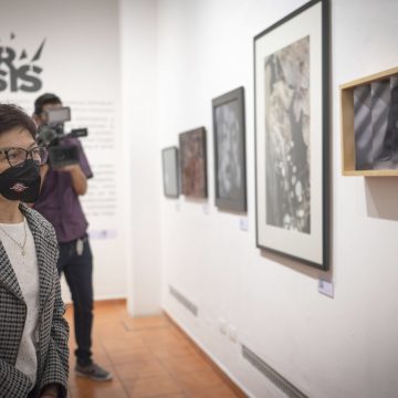 Rectora Lilia Cedillo Ramírez inaugura exposición “Catarsis, la luz entre sombras”