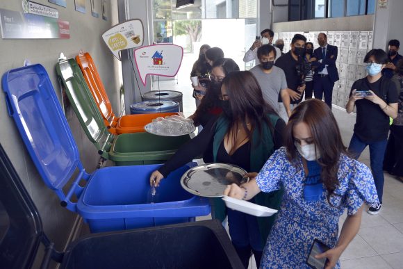 La FCQ relanza su iniciativa de reciclaje “Innovando para cuidar el futuro”