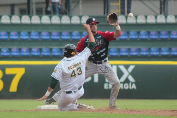 Los Bravos rescataron el tercero de la serie ante los Pericos de Puebla