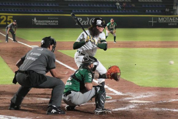 Los Pericos de Puebla se quedaron con el primero ante los Leones