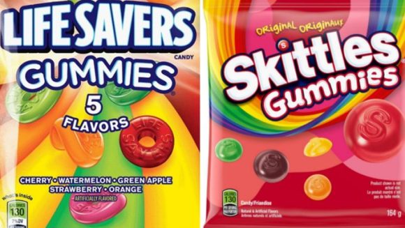 Retiran Skittles y Salvavidas por riesgo de hebra de metal en las gomitas
