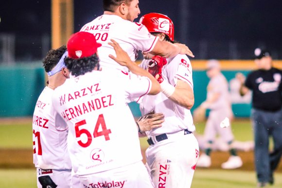 El Águila de Veracruz se quedó con el primero de la serie ante Pericos