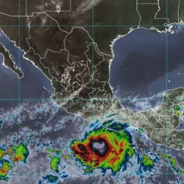 Agatha toma fuerza a huracán categoría 2