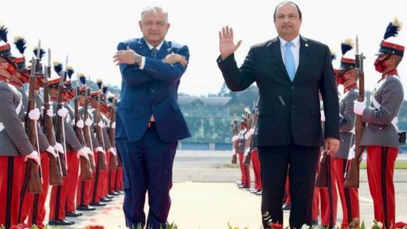 Inicia AMLO gira por Centroamérica y el Caribe; llega a Guatemala
