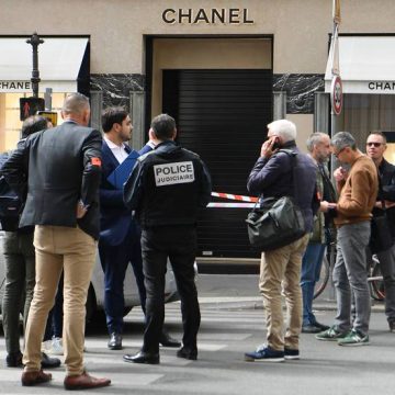Millonario robo a mano armada en tienda de Chanel