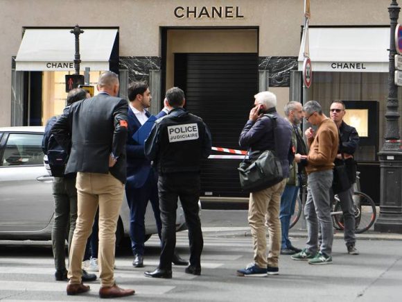 Millonario robo a mano armada en tienda de Chanel