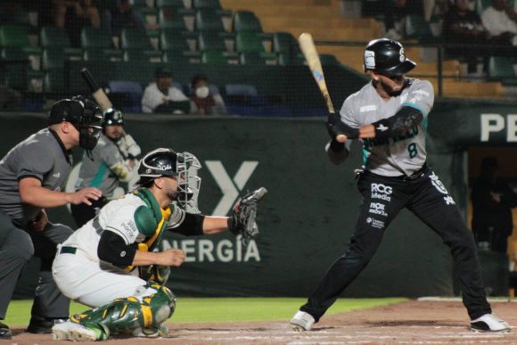 Los Saraperos empataron la serie ante los Pericos en el Hermanos Serdán