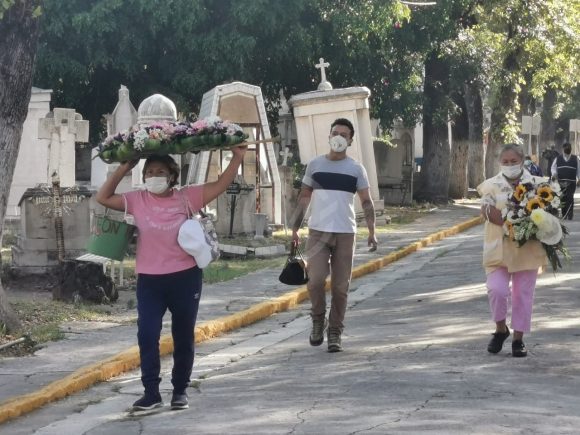 Más de 61 mil poblanos visitan el panteón municipal