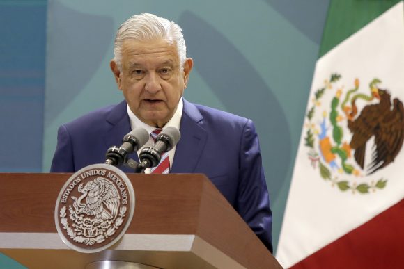 Gira de AMLO a Cuba se mantiene tras explosión en hotel de la Habana