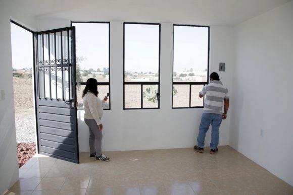 Devuelve Gobierno del Estado certeza patrimonial a familia afectada por socavón