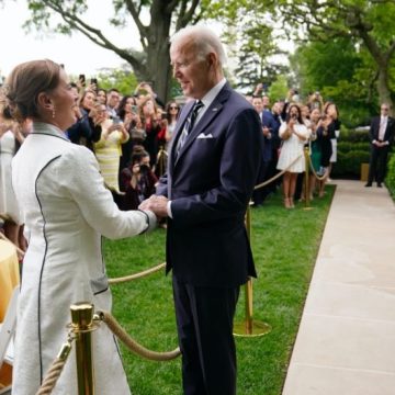 Biden y su esposa, celebran el cinco de mayo con Beatriz Gutiérrez como invitada