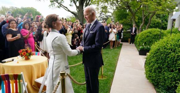 Biden y su esposa, celebran el cinco de mayo con Beatriz Gutiérrez como invitada