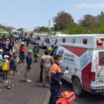 Saldo de un muerto y 35 pasajeros heridos dejó volcadura en El Aguacate