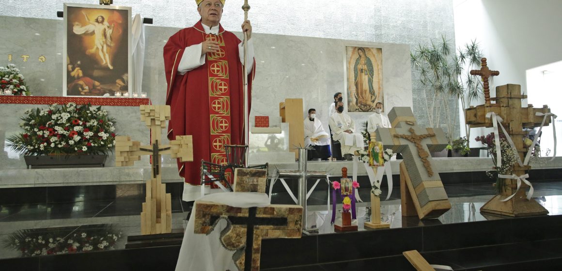 Llama arzobispo mejorar condiciones laborales de albañiles