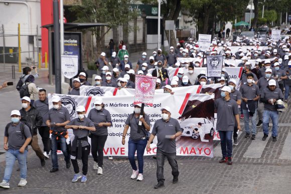 DÍA DEL TRABAJO Marchan trabajadores exigiendo mejores condiciones laborales