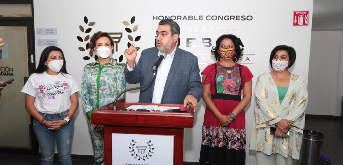 PT y Morena expresan respaldo a AMLO desde el Congreso de Puebla