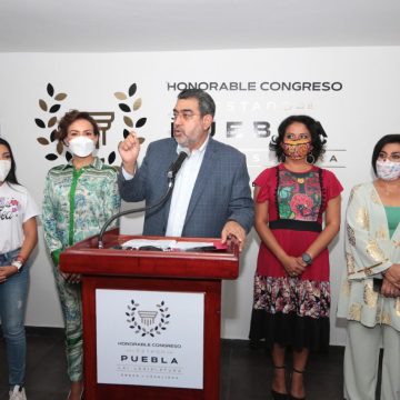 PT y Morena expresan respaldo a AMLO desde el Congreso de Puebla