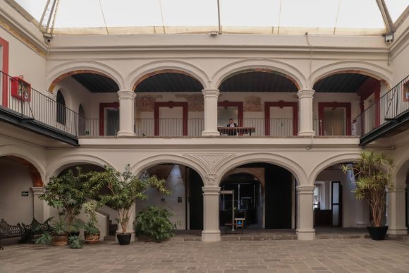 Falso que exista una estatua en homenaje al gobernador Barbosa en Casa Aguayo