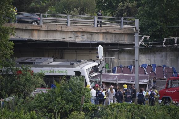Choque de trenes deja un muerto y 85 heridos cerca de Barcelona