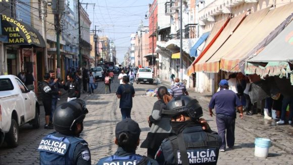 operativo ambulantes centro Realizan operativo para retirar ambulantes del Centro de Puebla