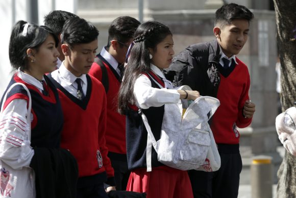 Operativo Mochila en Puebla: Armenta propone revisiones por padres tras amenazas escolares