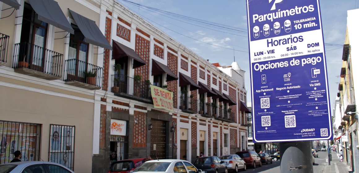 Roban señalética de parquímetros en el Centro de Puebla