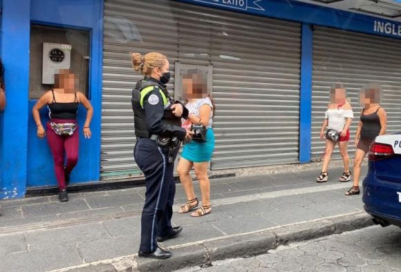 Pide regidor a sexoservidoras vestir con decoro por las calles del Centro