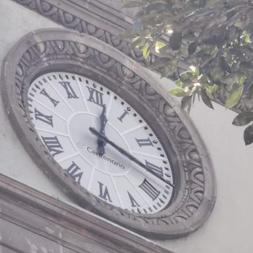 Comenzó la instalación de manecillas del reloj del Gallito y Palacio Municipal