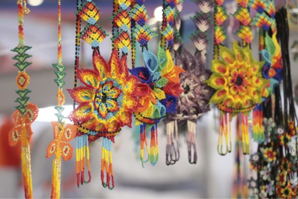 thumbnail_feria-4 Egresados de CECADE del SEDIF mantienen venta de productos en la Feria de Puebla