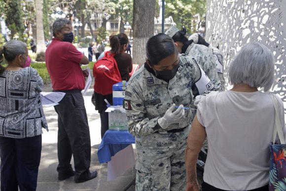 Cumple sector salud en Puebla meta de vacunación; aplica más de 603 mil dosis
