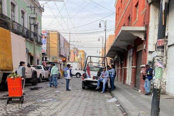 Pescaderos, dueños de banqueta, calle y estacionamientos