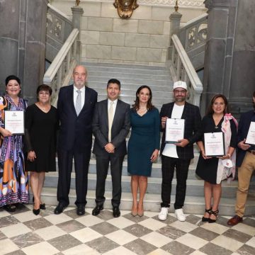 Ayuntamiento de Puebla y Síntesis reconocen la labor de actores sociales destacados