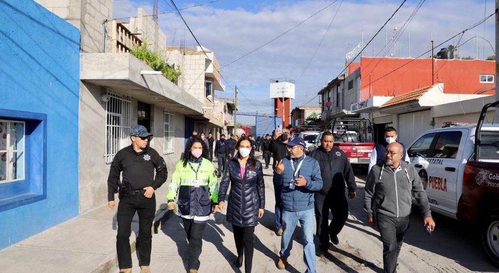 Tras incendio, Ayuntamiento de Puebla brinda atención a familias de Buena Vista Tetela