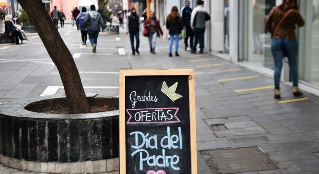 Prevén comercios aumento en ventas de 10% por Día del Padre en Puebla