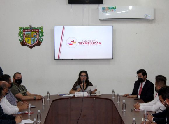 Norma Layón encabeza conferencia matutina