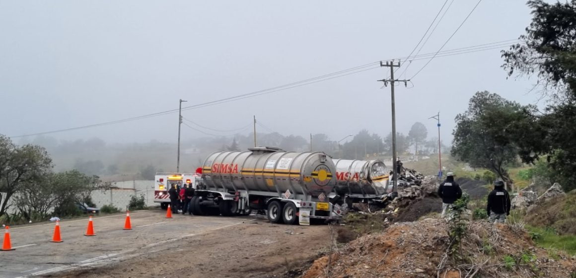 Volcadura de tractocamión bloqueó por 15 horas la Puebla – Orizaba