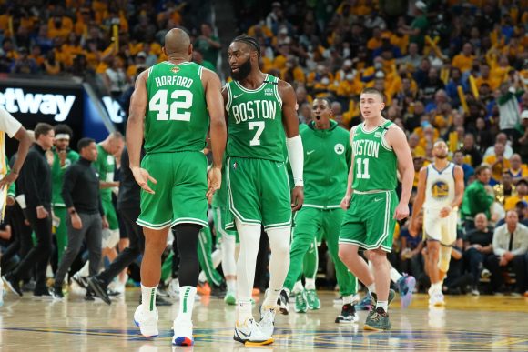 Los Celtics pegan primero y toman ventaja ante los Warriors en las Finales NBA