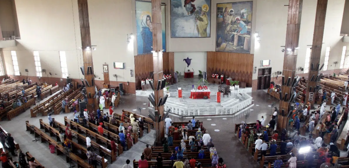 50 muertos en ataque a templo católico de Nigeria